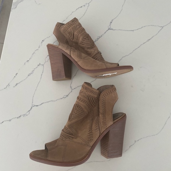 Vince Camuto Karenta leather open toe shoes tan size 10 - Picture 7 of 14